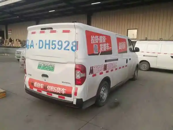 广州租货拉拉面包车多少钱