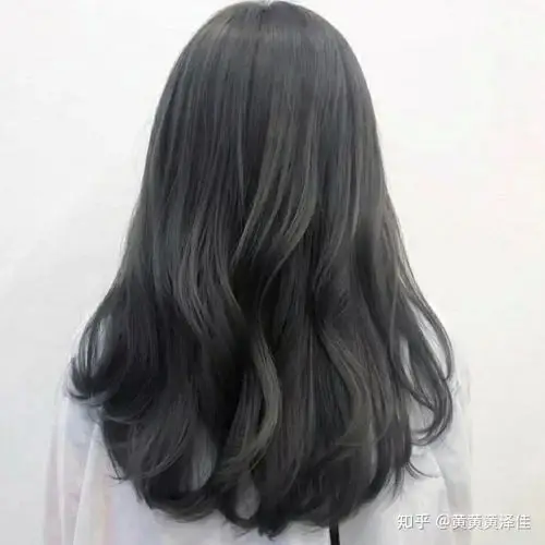 搭配色系:咖啡色,亚麻棕,巧克力色发型分析:适合头发稀少的