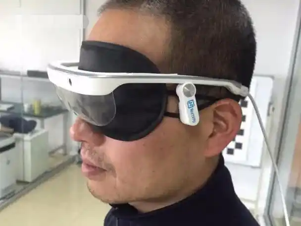 我国研发出人工智能眼镜 让盲人也能"看"世界