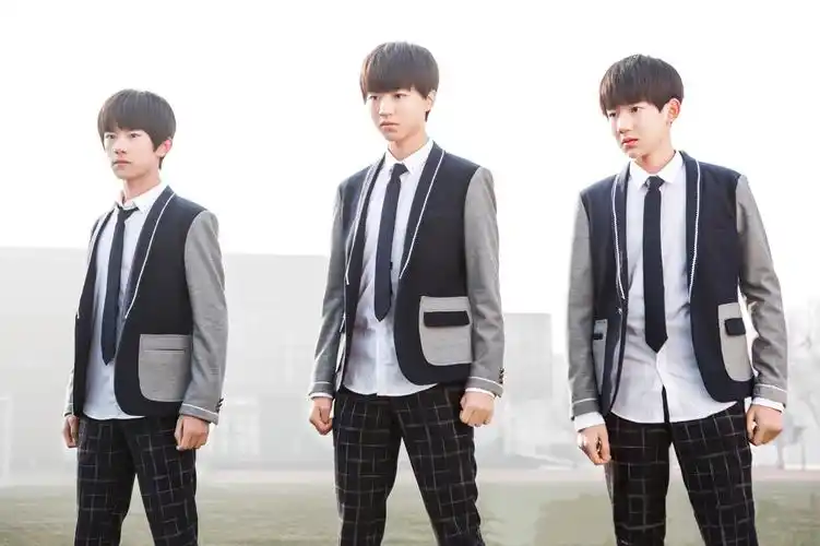 p>tfboys,中国内地男子演唱组合,由 a target="_blank" href="/item
