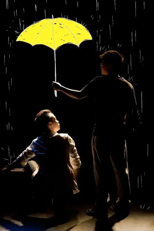 他愿为你遮风,我愿为你挡雨