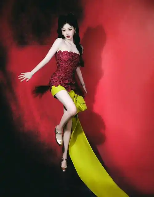 国内娱乐圈女星都爱高定:杨幂高贵,刘亦菲梦幻,宋茜性感,关晓彤惊艳