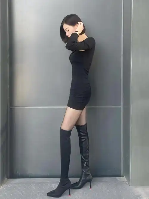 没有人能拒绝高跟长靴和黑丝的魅力!