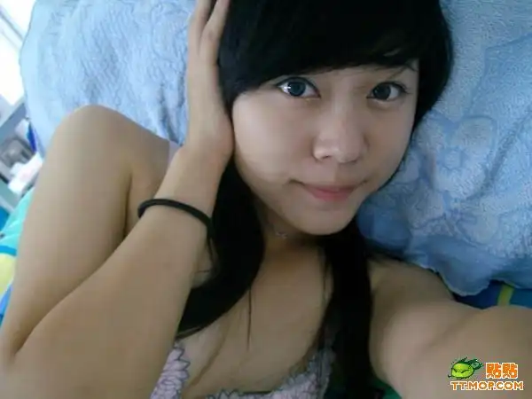 30分求初中女生穿着内衣的图