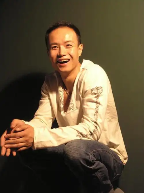 乐嘉有头发照片曝光长发旧照蓬头垢面逗乐网友