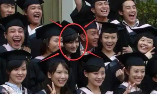 原来袁姗姗和杨幂同班同学啊,大家有没有找到.