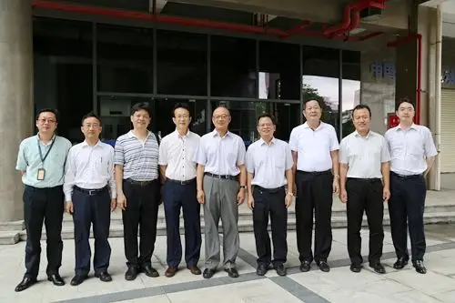 图片新闻  深圳市副市长艾学峰,市政府秘书长,办公厅主任李廷忠,市