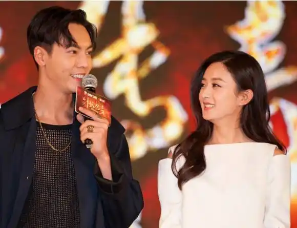 陈伟霆探班赵丽颖图片