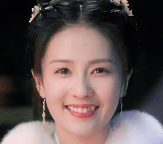 跟白鹿撞脸号称美强惨女主的李沁终于迎来跟任嘉伦的绝配搭档