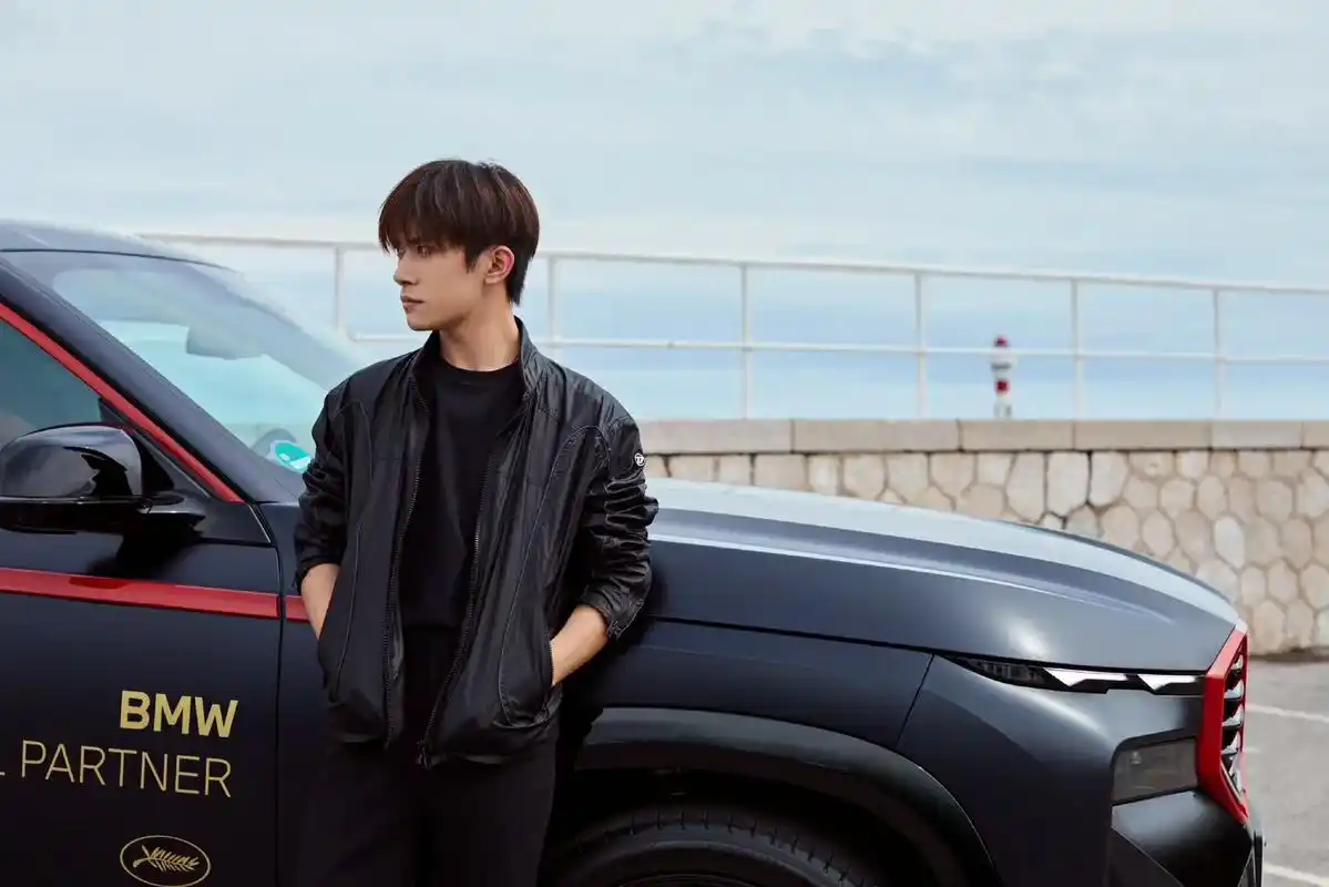 姐姐们, 易烊千玺是你的最爱么.以颠覆想象的豪华掣动光影,以 - 抖音