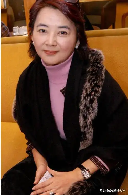 抛弃落魄的郭德纲撇下4岁郭麒麟远赴日本的务工胡中惠今怎样