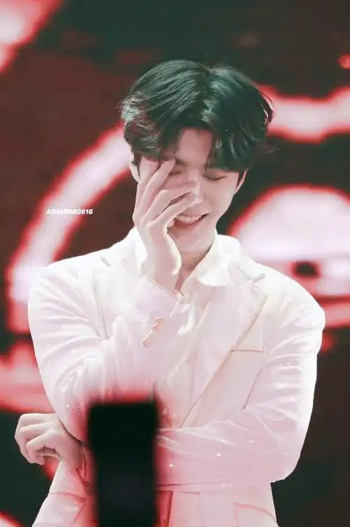 如玉山上行,光映照人——范丞丞笑容合集