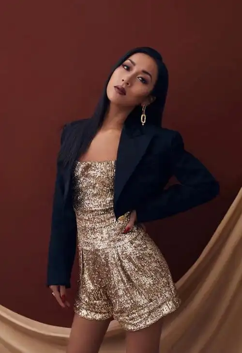 吉克隽逸这一身选择的不错适合她的气质