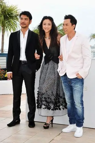 昨日,《武侠》主演金城武,汤唯和甄子丹(左起)出席了发布会.