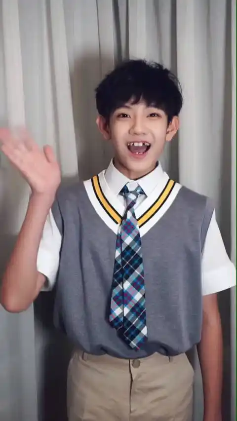  乐华少年 @yhboys_张铭浩 送上新歌安利:要把我们的新歌设为手机