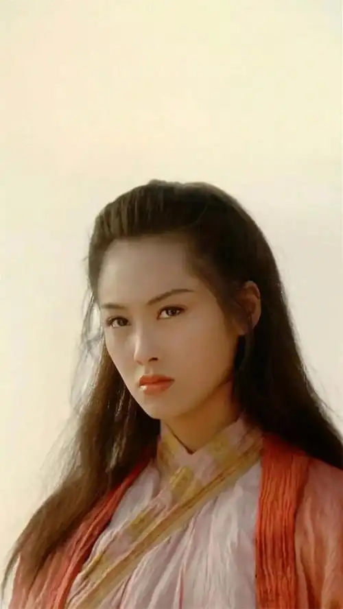 朱茵,多少人心中的紫霞仙子,完美到穿个麻袋都觉得她好美,然而令人瞠