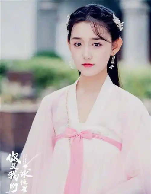 难怪张子枫从不接古装剧,被导演逼着换上古装,哪有男演员配得上_时候