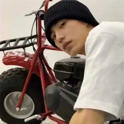 超帅戴帽子的男生头像高冷十足 个性好看的酷酷男生微信头像图集_男生