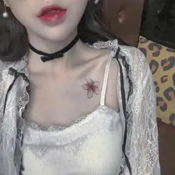 污污的头像真人女生