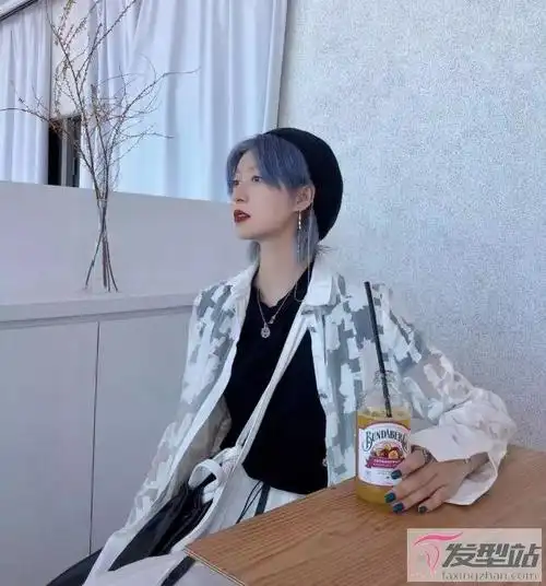 女生染什么颜色头发好看蓝色系发色的人气一直很高