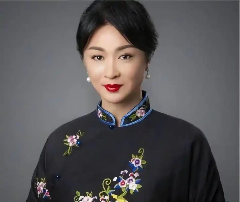 金星第一任妻子长相貌美如花,离婚时还怀着孕,如今过得怎样了?