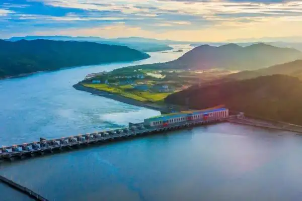 中国最大的淡水湖潘阳湖面积为3150平方千米