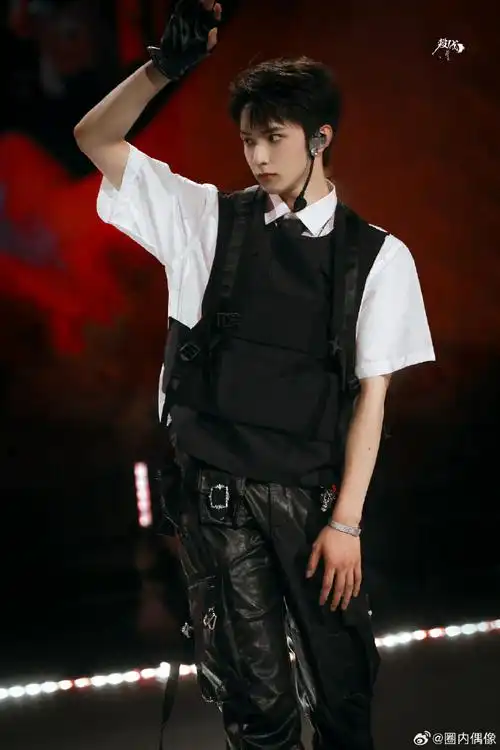 刘耀文剪短发了#我说刘耀文真的很适合短发啊,是清爽的夏日感,又帅又