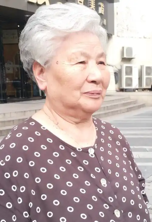 老太太好福气哦!