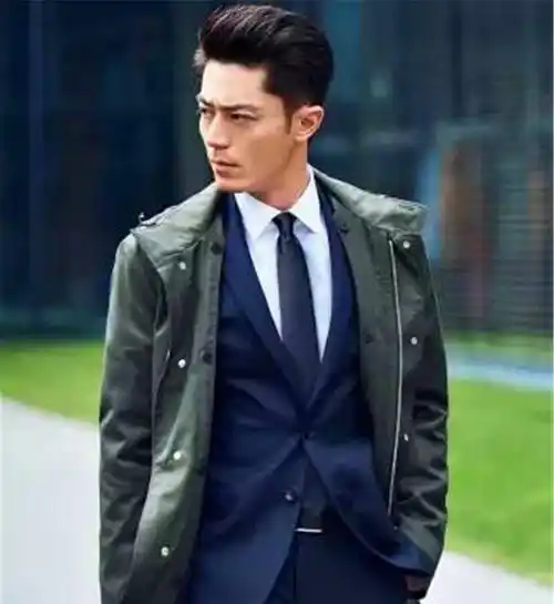 40岁霍建华与37岁邱泽聚会,身材胖到认不出,网友2字评价太扎心_女儿