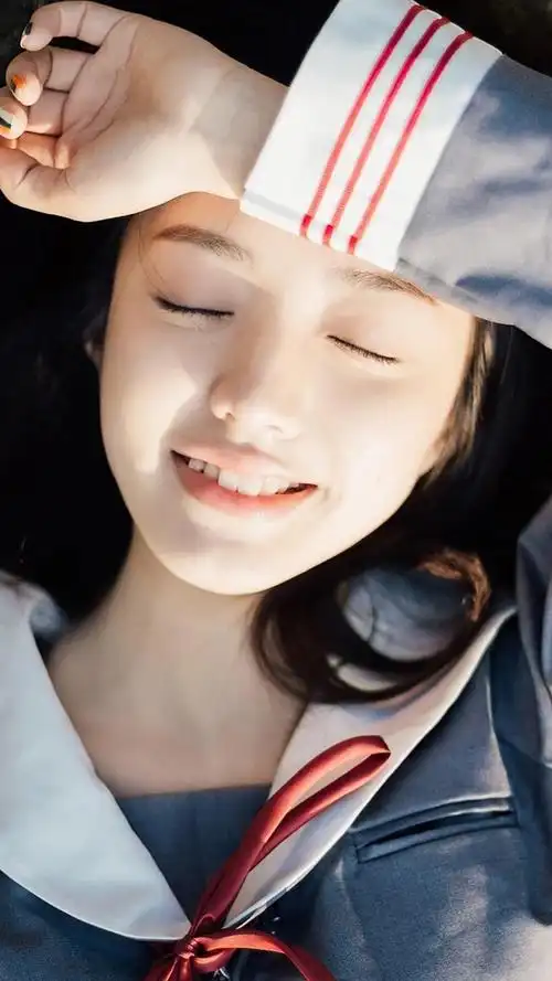 小清新美女灿烂笑容