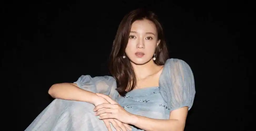 出道之初,因与孙红雷合作的电视剧《拿什么拯救你,我的爱人》中的出色