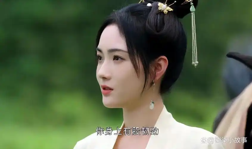 目前出场的刘些宁,赵嘉敏,也算是内娱有点小名气的小花了.