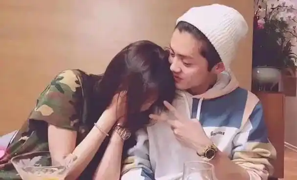 事实证明和鹿晗挺过七年之痒的关晓彤已经走上了另一条道路