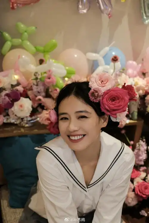 马思纯簪花生日写真