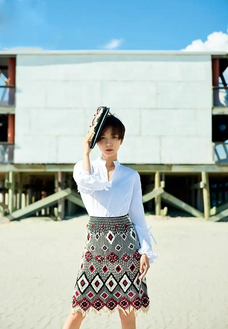 王珞丹清新优雅海边写真高清图片