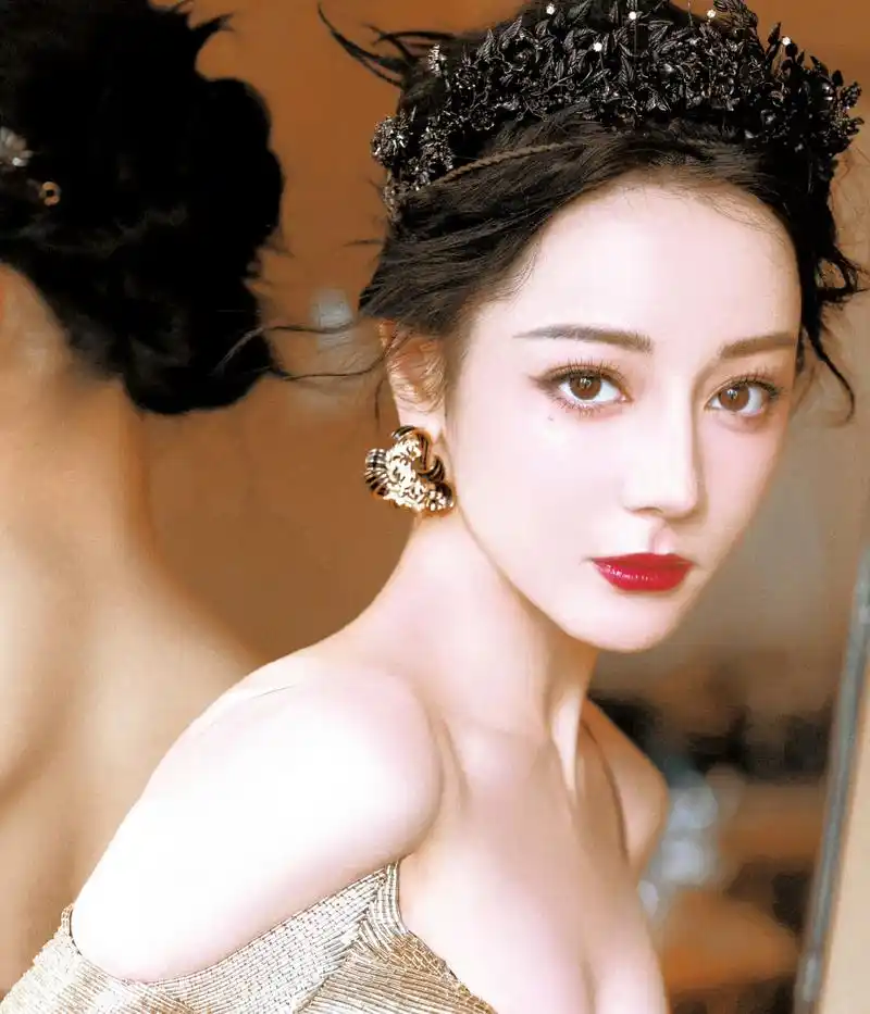 迪丽热巴真公主,每次戴皇冠都特别美.