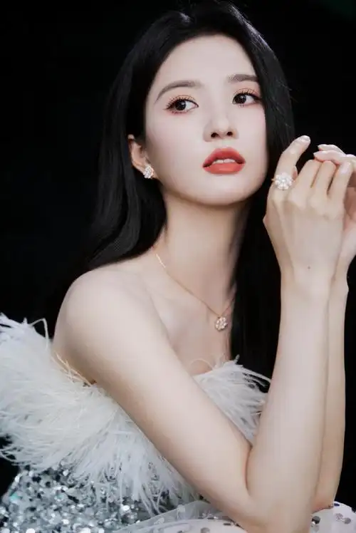 刘些宁超话|#第十八届中国长春电影节#闭幕式@刘些宁献唱《少年般绚丽