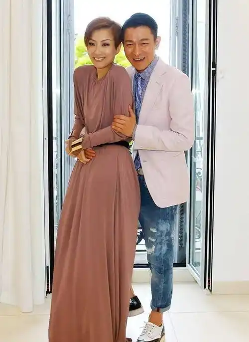 49岁郑秀文瘦太狠认不出!