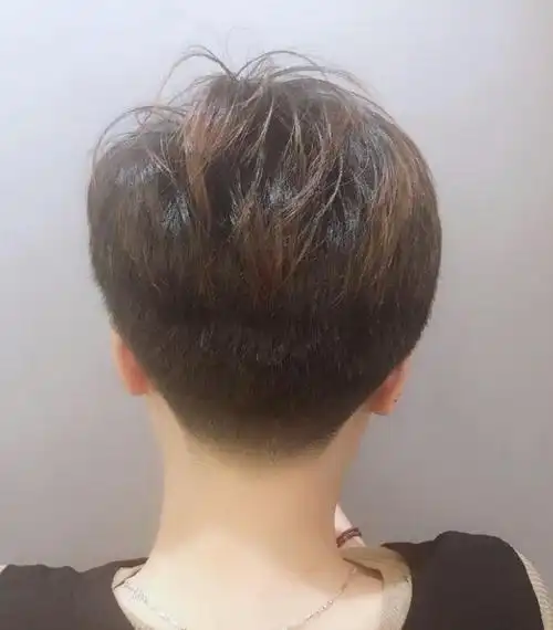 女生剃后脖短发图片大气清新减龄