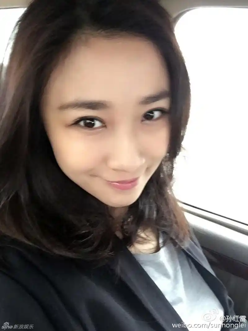 孙红雷深夜秀恩爱 娇妻漂亮迷人身材匀称