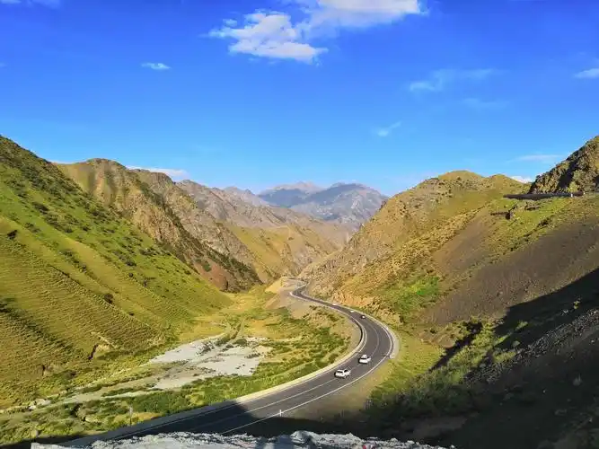 一人带俩娃自驾中国最美景观大道独库公路