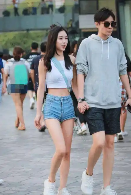 可爱的脸,"成熟"的身材,怪不得男友这么帅!_哥哥_女生_男生