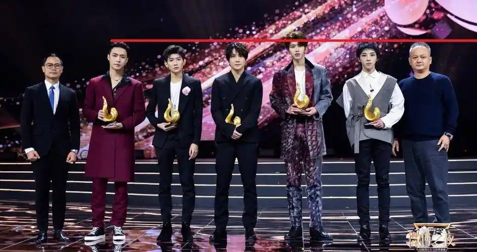 原创微博之夜暴露男星真实身高王源和张艺兴同高却和蔡徐坤差一个头