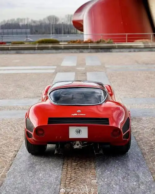 极致性感韵味华丽与经典的超跑代表阿尔法罗密欧33系列