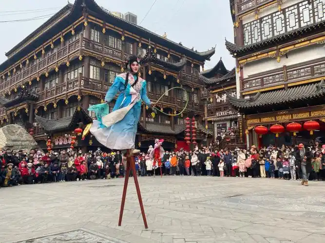 踩高跷 闹元宵🏮