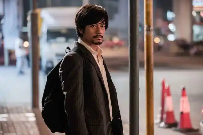 (《麦路人》剧照)除了外表有很大转变外,城城在得知自己患上第四期肺