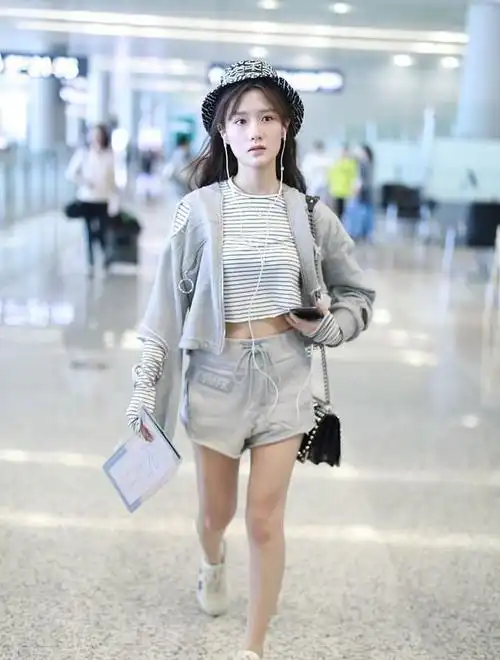 今天说的陈意涵,就是在《创造101》的节目中大热起来的,虽然最后没有