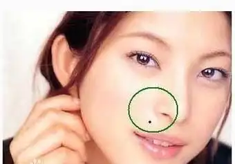 生在嘴唇上方人中两旁的痣代表自身偏财运比较好,这种痣相的人往往会