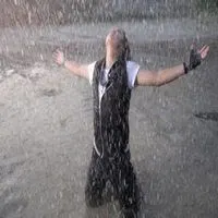 仰头淋雨头像 抬起头伤感淋雨头像图片_微信头像图片大全