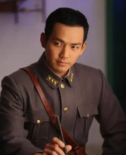 化身民国少帅的钟汉良,军装造型英姿飒爽,真是太撩了!